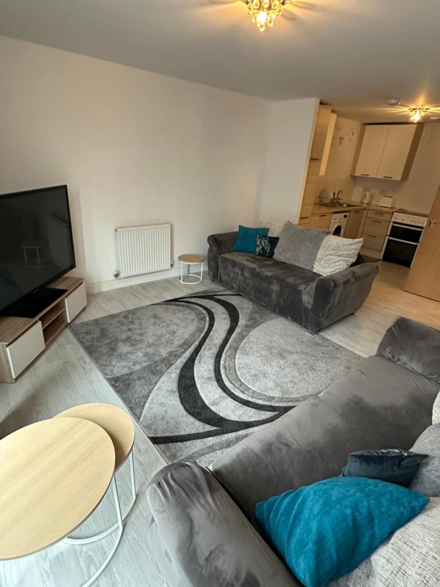 Flat In - Excel,o2,city Airport