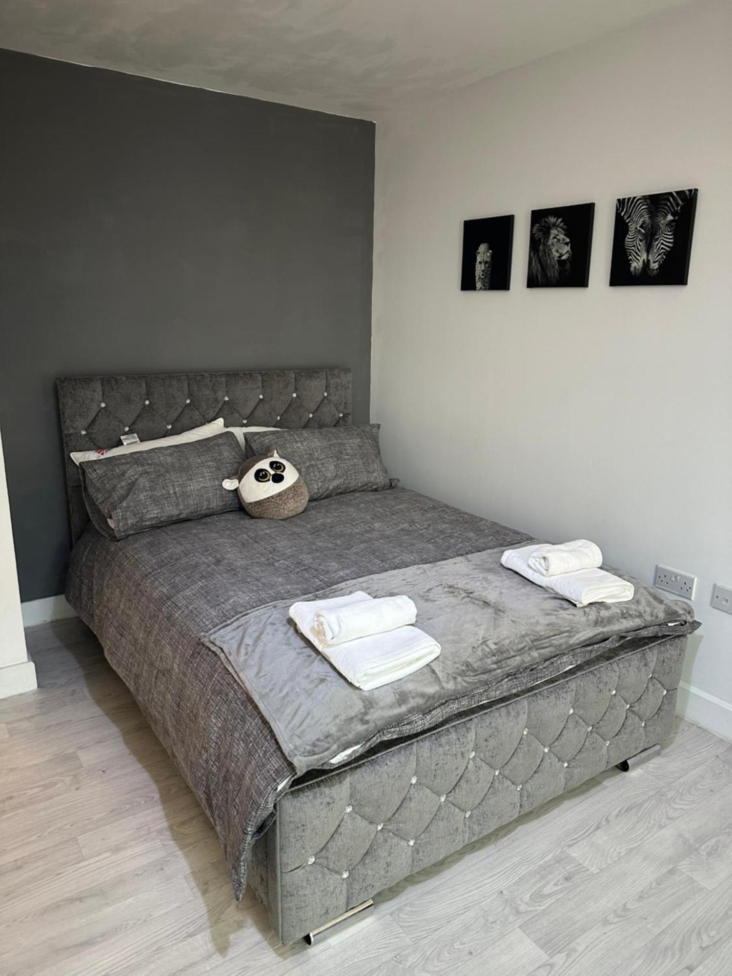 Flat In - Excel,o2,city Airport *